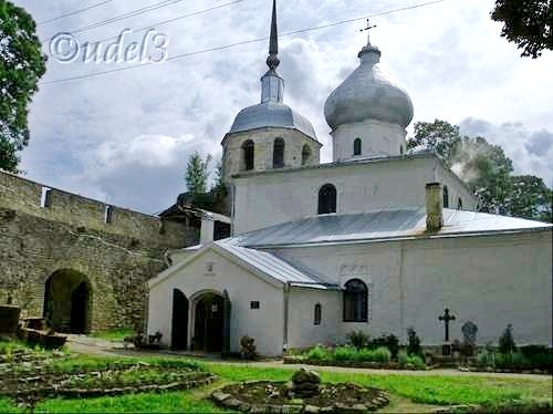 Православие в Псковской области: реставрация Никольского храма в городе Порхов, фото храма 2009 года, православный сайт udell3.narod.ru