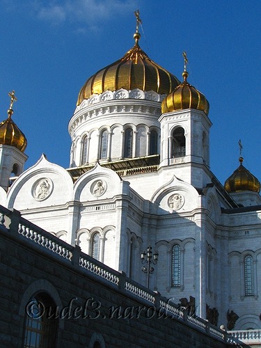 фото 2009 года, Патриарший сквер и памятник Императору Александру II на территории комплекса Храма Христа Спасителя в Москве, фотогалереи православного сайта udell3.narod.ru