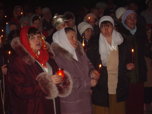Амурская область: празднование Пасхи Христовой в храме посёлка Бурея Амурской области 27 апреля 2008 года