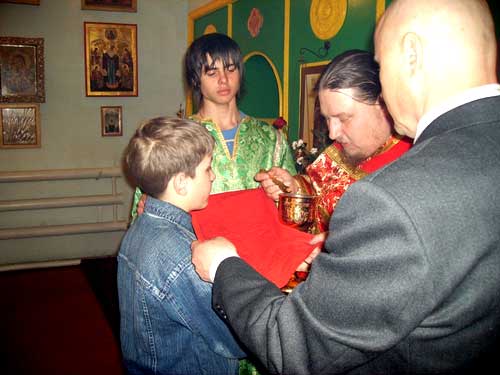 Амурская область: празднование Пасхи Христовой в храме посёлка Бурея Амурской области 27 апреля 2008 года