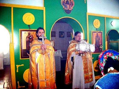 Богослужение в храме преподобного Серафима Саровского п. Бурея Амурской области.