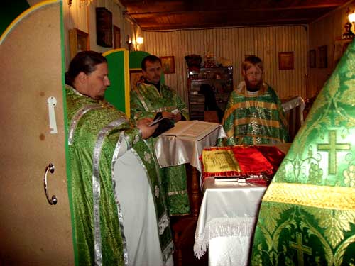 Амурская область: Богослужение в храме п. Бурея в день прп. Серафима Саровского 15 января 2008 года