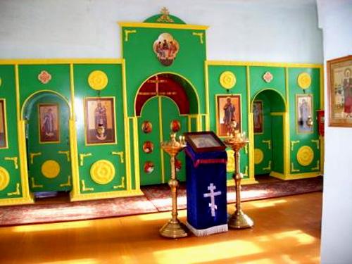 Когда в храме прп. Серафима Саровского в п. Бурея Амурской области будут завершены работы, здесь будут размещены воскресная школа, библиотека и крестильная. Временный зимний придел.