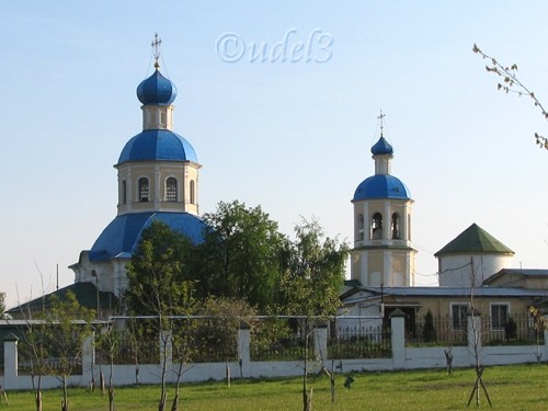Православие, Петропавловский храм в Ясеневе ЮЗАО Москвы, христианство, фотоальбом православного сайта udell3.narod.ru