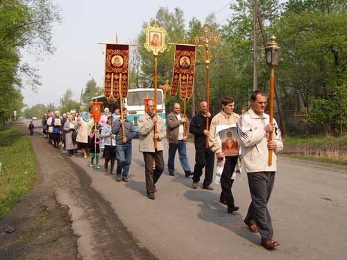Амурская область: Крестный Ход в посёлке Бурея Амурской области в честь иконы «Неупиваемая Чаша» 18 мая 2008 года