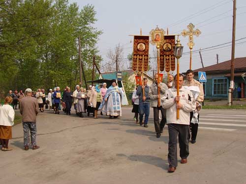 Амурская область: Крестный Ход в посёлке Бурея Амурской области в честь иконы «Неупиваемая Чаша» 18 мая 2008 года