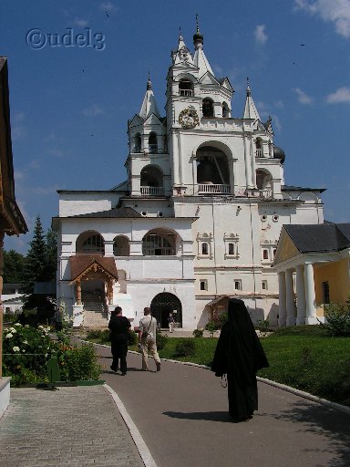 Православие в Звенигороде, Преображенская церковь, колокольня, трапезная палата Саввино-Сторожевского ставропигиального мужского монастыря, июль 2007 года
