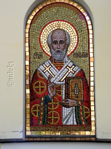 Образ святителя Николая при входе в Богоявленский храм на Городке, фото 2007 года