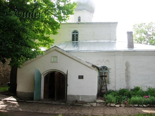 Николаевский храм в городе Порхов, фото храма 2008 года