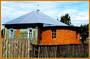 Возрождение храма Пресвятой Богородицы села Нармушадь Шиловского района Рязанской области. Построен алтарь. Фото храма сделано в июле 2007 г.