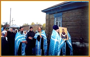 Крестный ход при освящении храма Покрова Пресвятой Богородицы в селе Нармушадь в 2006 г.