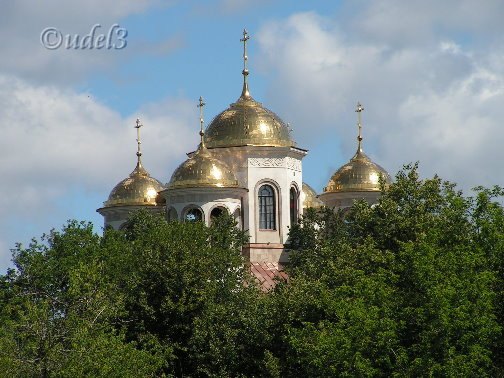 Православие в Звенигороде. Воскресенский храм  построен на месте полностью разрушенного