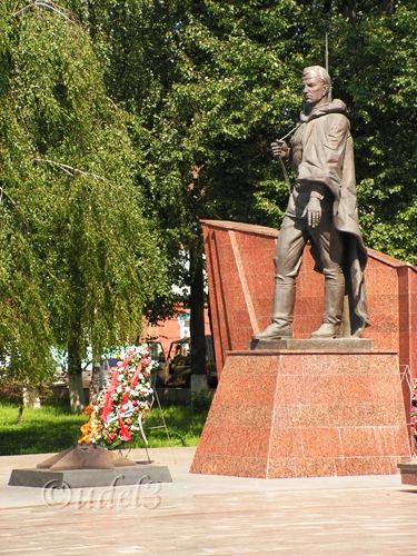 Мемориальный комплекс погибшим при обороне Звенигорода воинам 5 Армии и жителям Звенигорода, фото в июле 2008 года