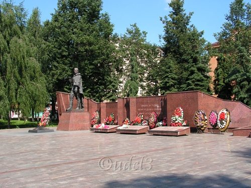 Мемориальный комплекс погибшим при обороне Звенигорода воинам 5 Армии и жителям Звенигорода, июль 2008 года